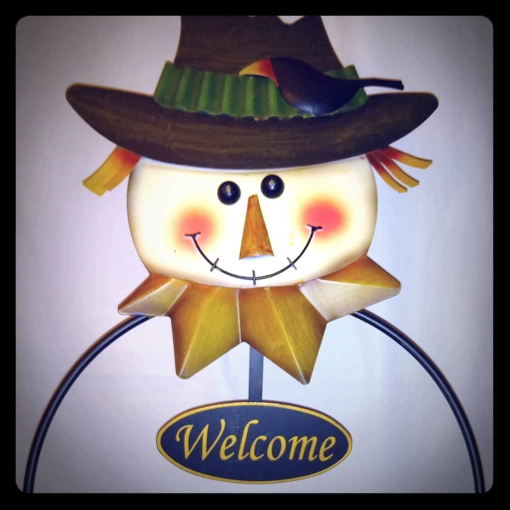 Scarecrow Pumpkin Stand it